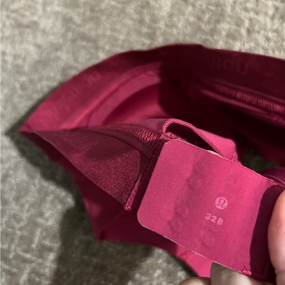 Lululemon padded sports bra - Picture 3 of 3
